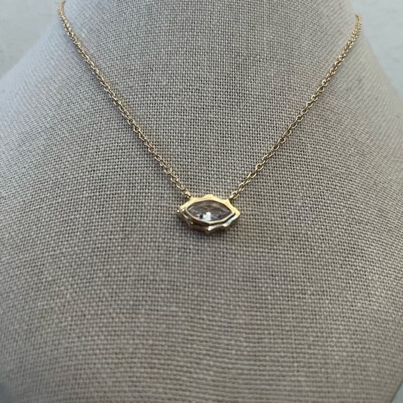 Necklace‎ - Picture 4 of 7